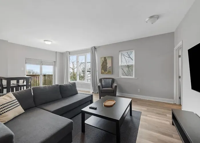 Mt Washington 1 Bed - City Views From Private Deck